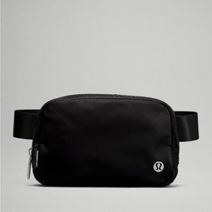 Lulu lemon belt bag black